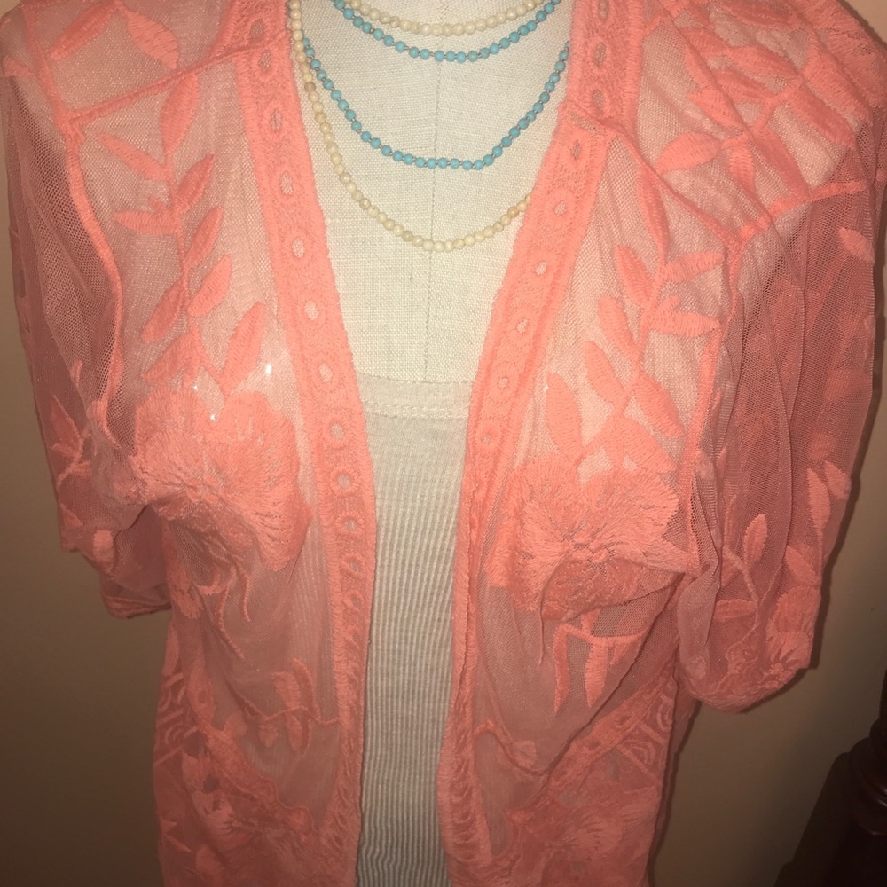 BNWT Lacey Coral entro very versatile top Gorgeous